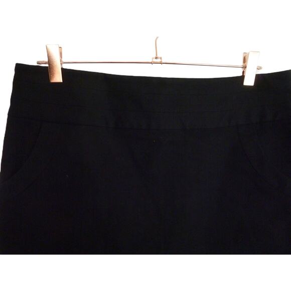 Banana Republic Black Knee Length Skirt 8 - Picture 2 of 7